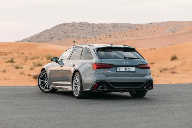 在阿布扎比 租 奥迪 RS6 (灰色), 2023