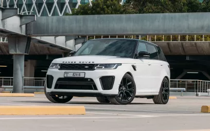 Abu Dabi'de kiralık Range Rover Sport SVR (Beyaz), 2023