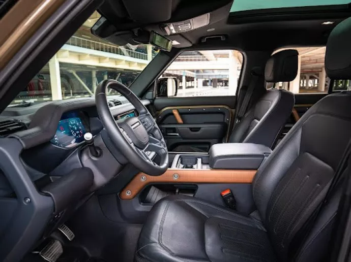 إيجار رينج روفر ديفندر V6 X (بنى), 2021 في دبي