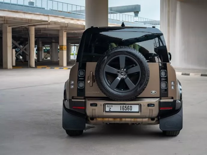 إيجار رينج روفر ديفندر V6 X (بنى), 2021 في دبي