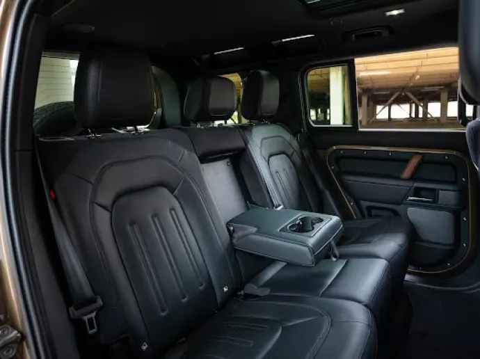 إيجار رينج روفر ديفندر V6 X (بنى), 2021 في دبي