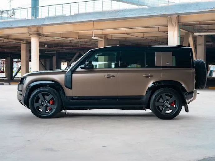 إيجار رينج روفر ديفندر V6 X (بنى), 2021 في دبي