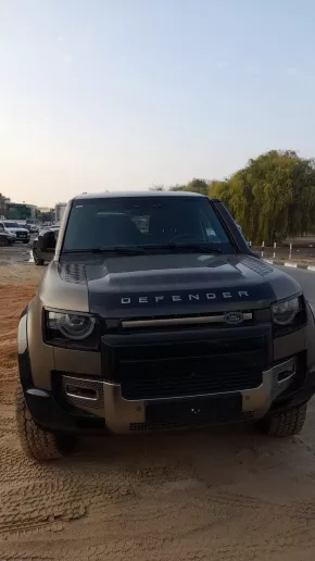 Range Rover Defender V6 X (Braun), 2021  zur Miete in Abu Dhabi