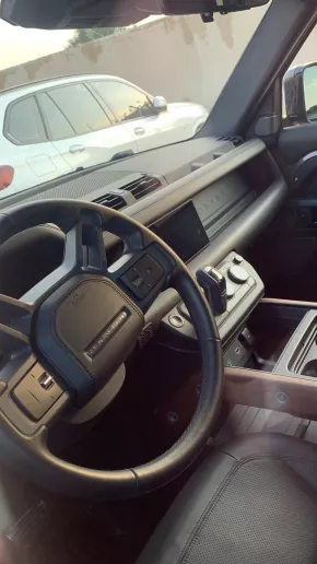 Range Rover Defender V6 X (Braun), 2021  zur Miete in Abu Dhabi