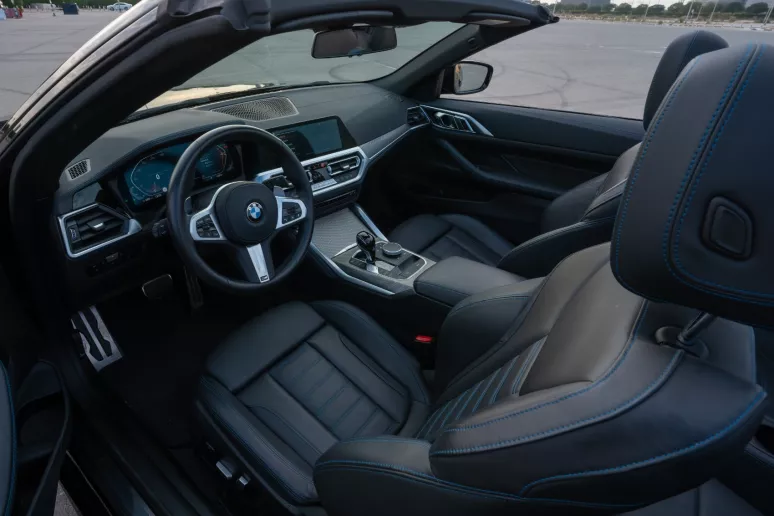 BMW 430i cabrio (Negro), 2023 para alquiler en Dub&aacute;i