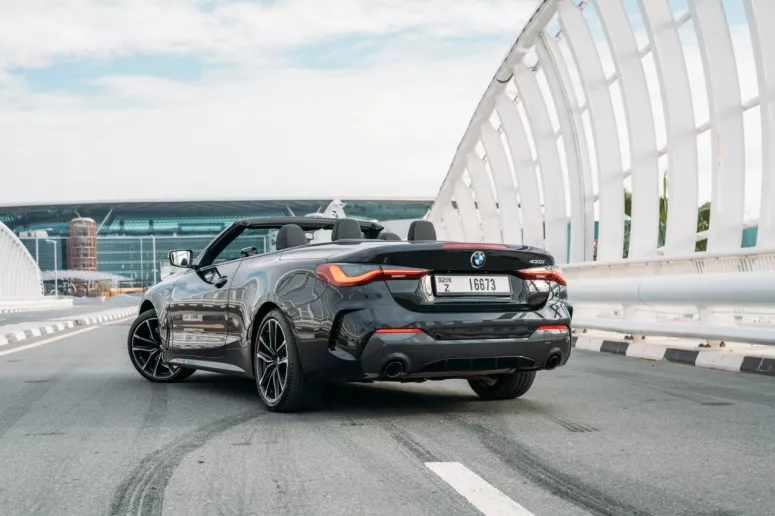 BMW 430i cabrio (Черный), 2023 для аренды в Рас-эль-Хайме