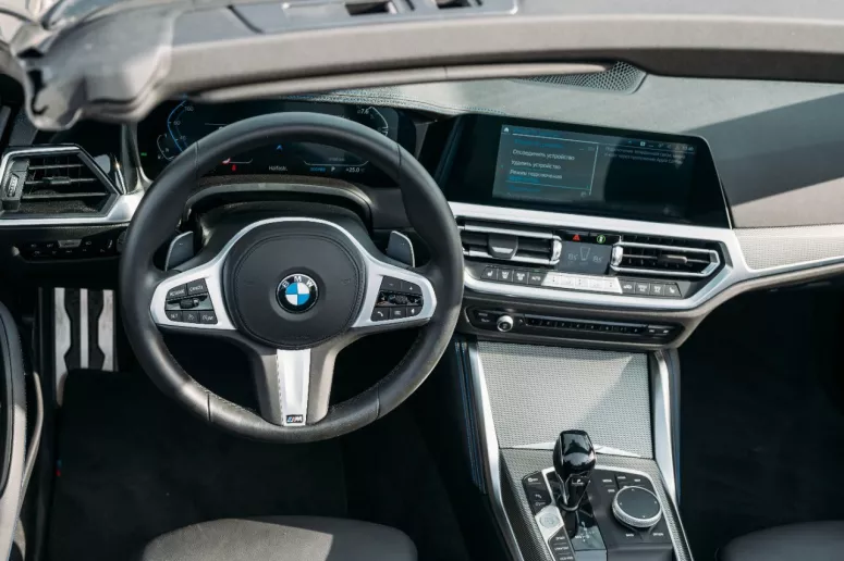 BMW 430i cabrio (Черный), 2023 для аренды в Рас-эль-Хайме