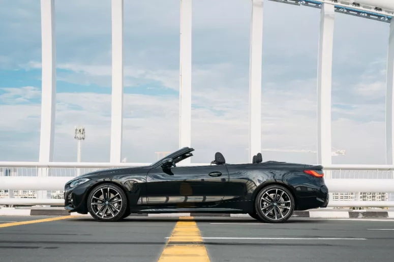 BMW 430i cabrio (Черный), 2023 для аренды в Рас-эль-Хайме