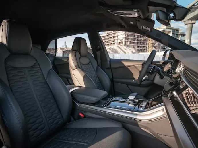 Audi RSQ8 (Negro), 2023 para alquiler en Dub&aacute;i