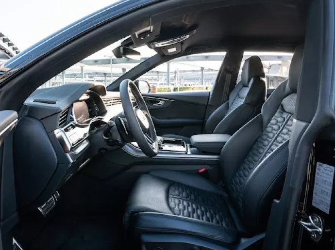 Audi RSQ8 (Negro), 2023 para alquiler en Dub&aacute;i