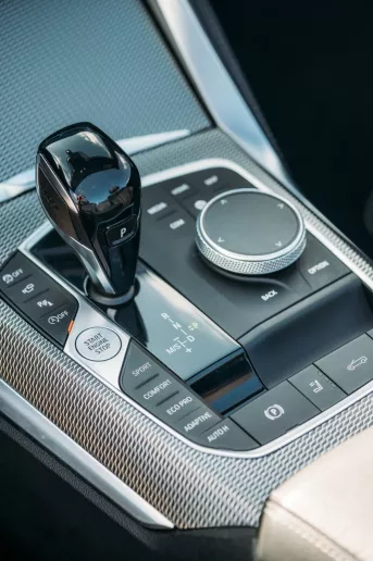 BMW 430i cabri (Темно-синий), 2022 для аренды в Абу-Даби