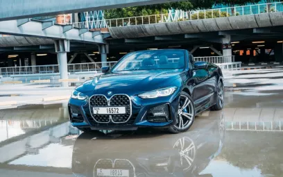 Abu Dabi'de kiralık BMW 430i cabri (Koyu Mavi), 2022
