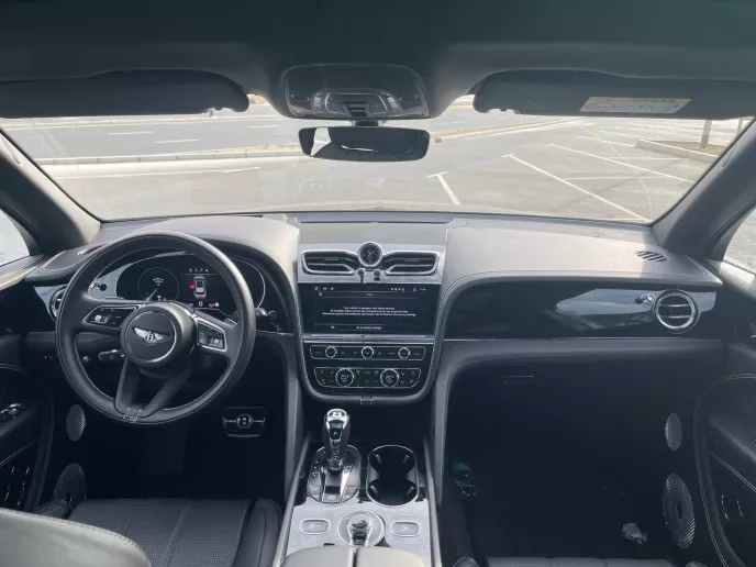 Bentley Bentayga (Nero), 2022 in affitto a Abu Dhabi