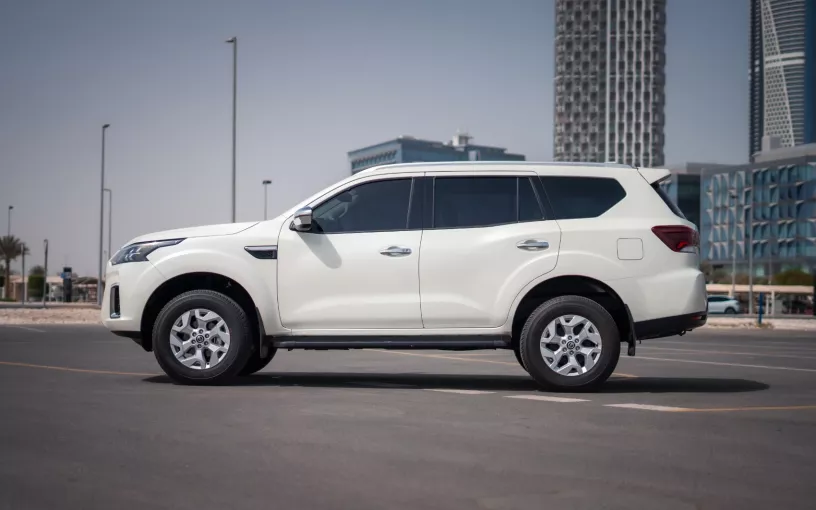 Nissan Xterra (Белый), 2022 для аренды в Абу-Даби