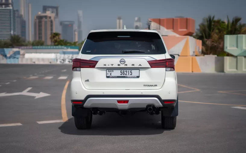 Nissan Xterra (Белый), 2022 для аренды в Абу-Даби