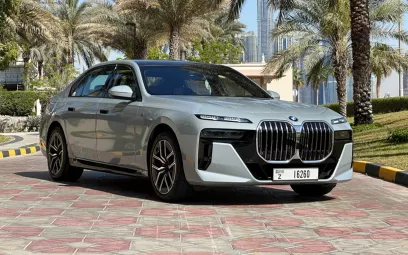 Dubai'de kiralık BMW 7 Serisi (Gri), 2023