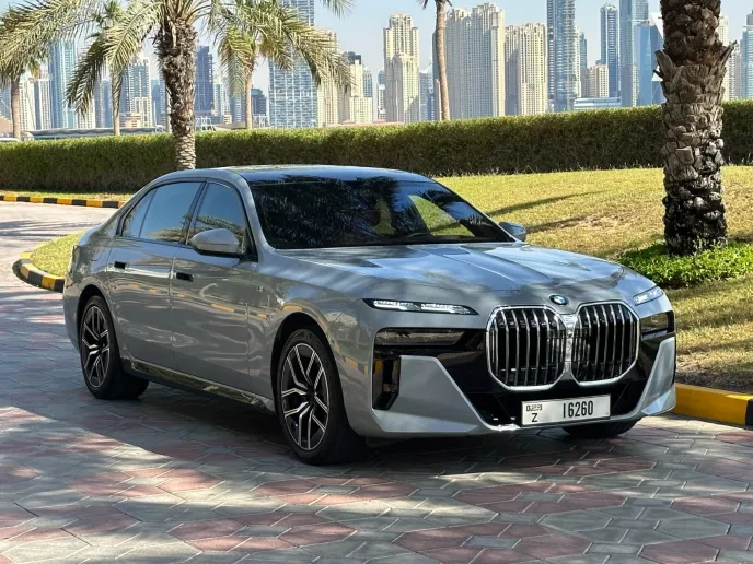 إيجار بي ام دبليو 7 سلسلة (اللون الرمادي), 2023 في دبي