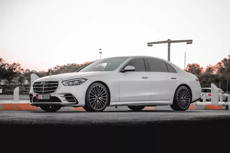 在阿布扎比 租 梅赛德斯 S500 (白色), 2021