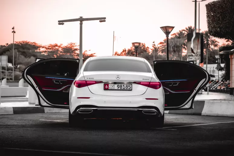 在阿布扎比 租 梅赛德斯 S500 (白色), 2021