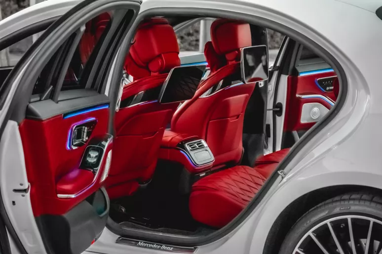 在阿布扎比 租 梅赛德斯 S500 (白色), 2021