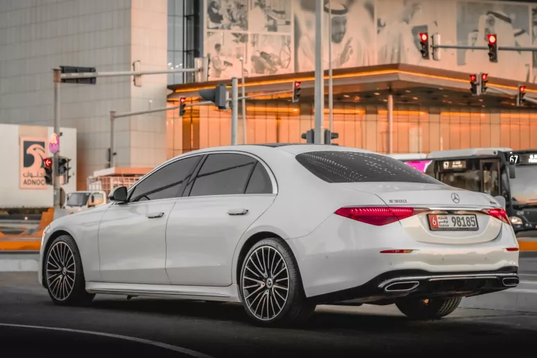 在阿布扎比 租 梅赛德斯 S500 (白色), 2021