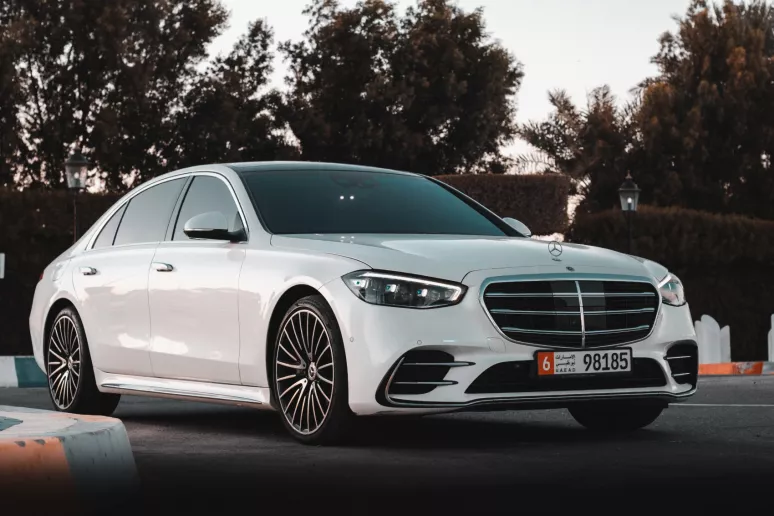 在阿布扎比 租 梅赛德斯 S500 (白色), 2021