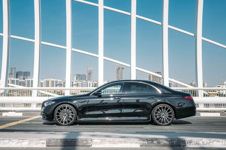 Mercedes S500 (Schwarz), 2022  zur Miete in Dubai