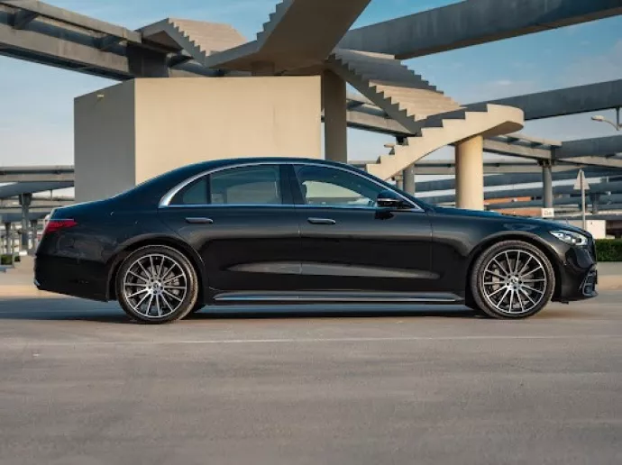 Mercedes S500 (Schwarz), 2022  zur Miete in Dubai