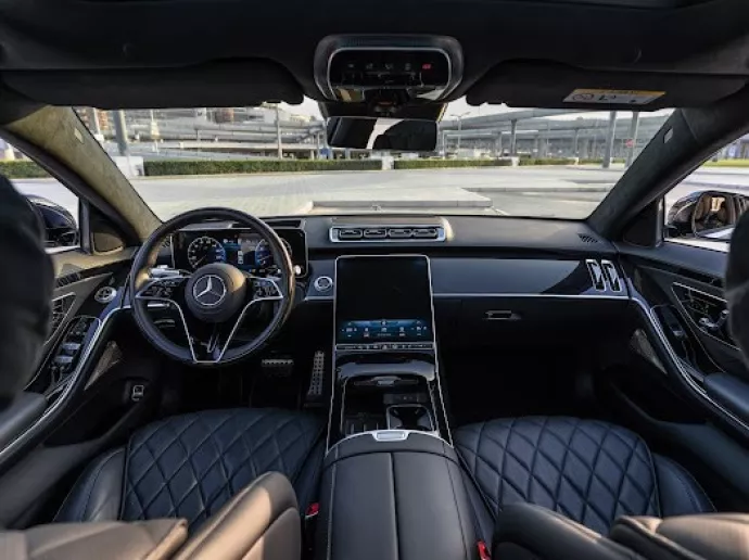Mercedes S500 (Schwarz), 2022  zur Miete in Dubai
