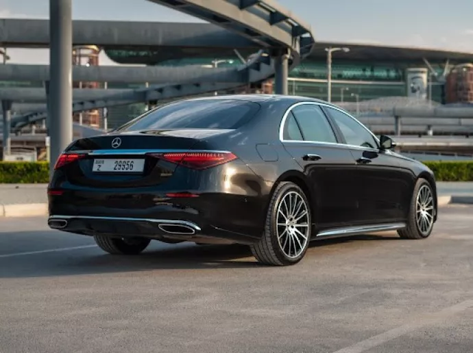 Mercedes S500 (Schwarz), 2022  zur Miete in Dubai