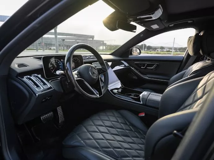 Mercedes S500 (Schwarz), 2022  zur Miete in Dubai