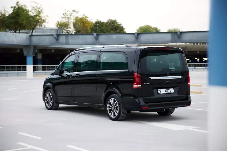 Mercedes V250 (Siyah), 2023 - Dubai'deki leasing teklifleri