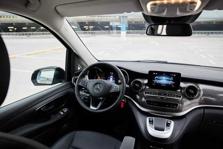 Mercedes V250 (Siyah), 2023 - Dubai'deki leasing teklifleri