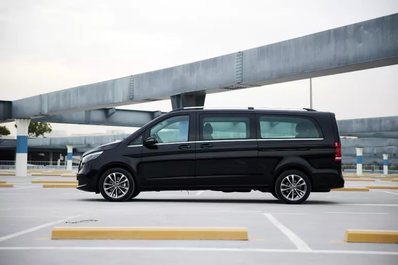 Mercedes V250 (Siyah), 2023 - Dubai'deki leasing teklifleri