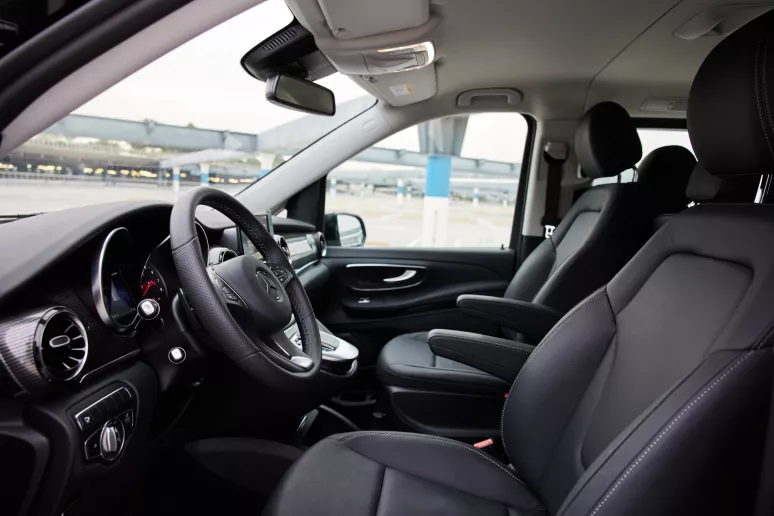 Mercedes V250 (Siyah), 2023 - Dubai'deki leasing teklifleri