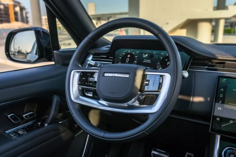 Range Rover Vogue HSE (Schwarz), 2023  zur Miete in Dubai