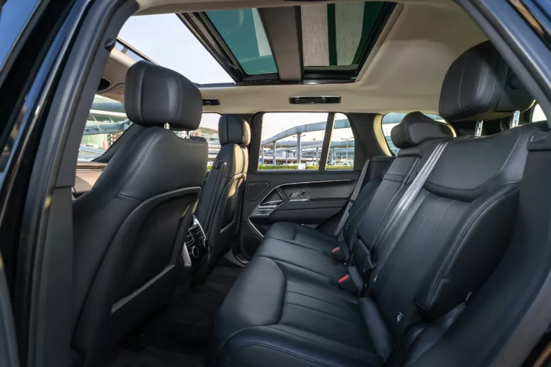 Range Rover Vogue HSE (Schwarz), 2023  zur Miete in Dubai