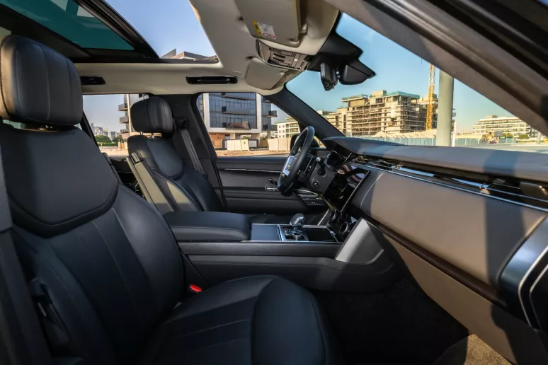 Range Rover Vogue HSE (Schwarz), 2023  zur Miete in Dubai