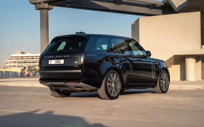 Range Rover Vogue HSE (Schwarz), 2023  zur Miete in Dubai