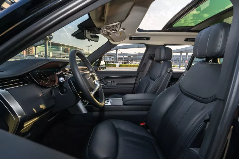 Range Rover Vogue HSE (Schwarz), 2023  zur Miete in Dubai