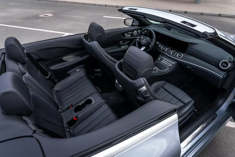 Dubai'de kiralık Mercedes E200 Cabrio (Gri), 2022