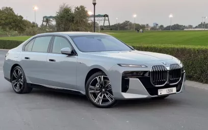 Dubai'de kiralık BMW 740Li (Gri), 2023