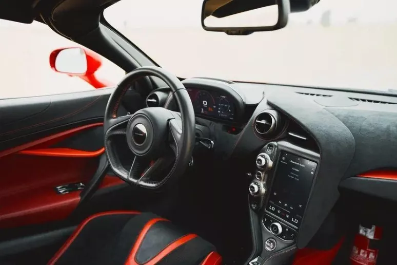 إيجار ماكلارين 720 S (أحمر), 2020 في دبي