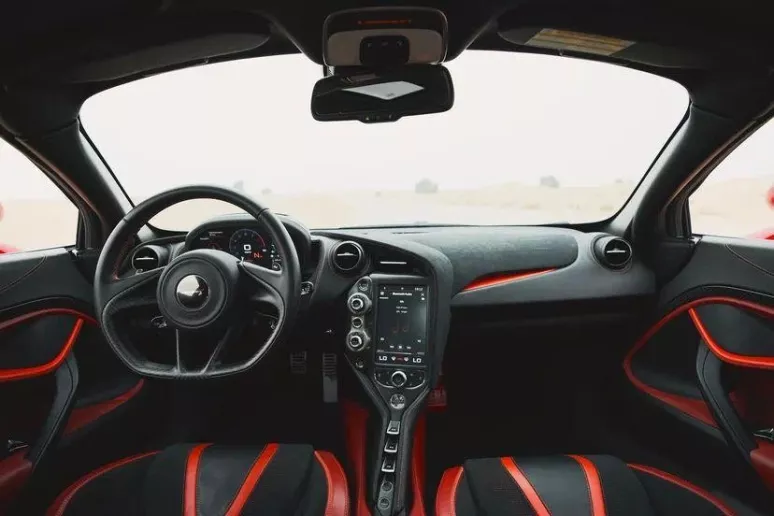 إيجار ماكلارين 720 S (أحمر), 2020 في دبي