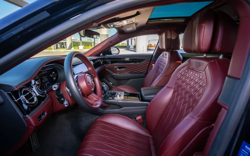 Bentley Flying Spur (Zwart), 2023 te huur in Ras Al Khaimah