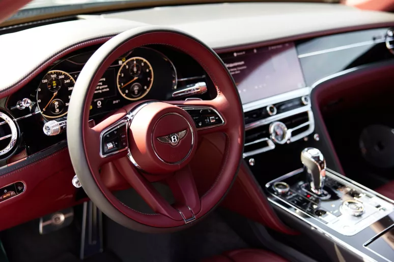 Bentley Flying Spur (Zwart), 2023 te huur in Ras Al Khaimah