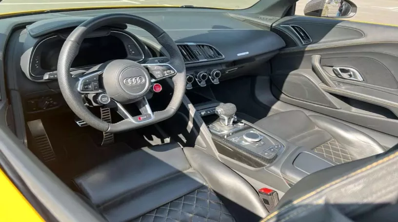 إيجار أودي R8 سبايدر (الأصفر), 2020 في أبو ظبي