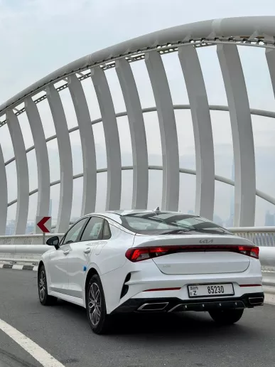 إيجار كيا K5 (أبيض), 2023 في دبي