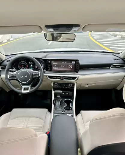 إيجار كيا K5 (أبيض), 2023 في دبي