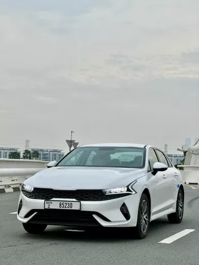 إيجار كيا K5 (أبيض), 2023 في دبي